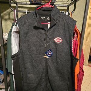 Antigua Cincinnati Reds Charcoal Vest with Reds Logo